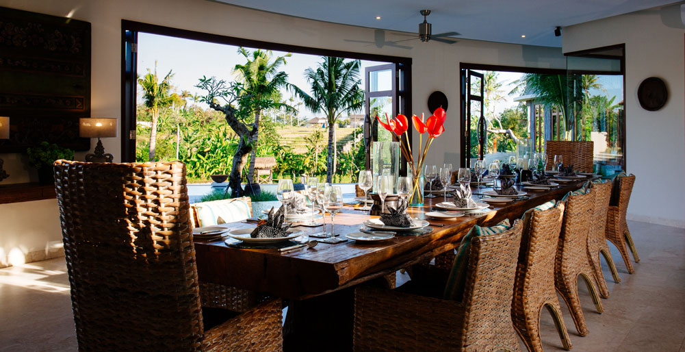 Villa Umah Daun - Indoor dining area